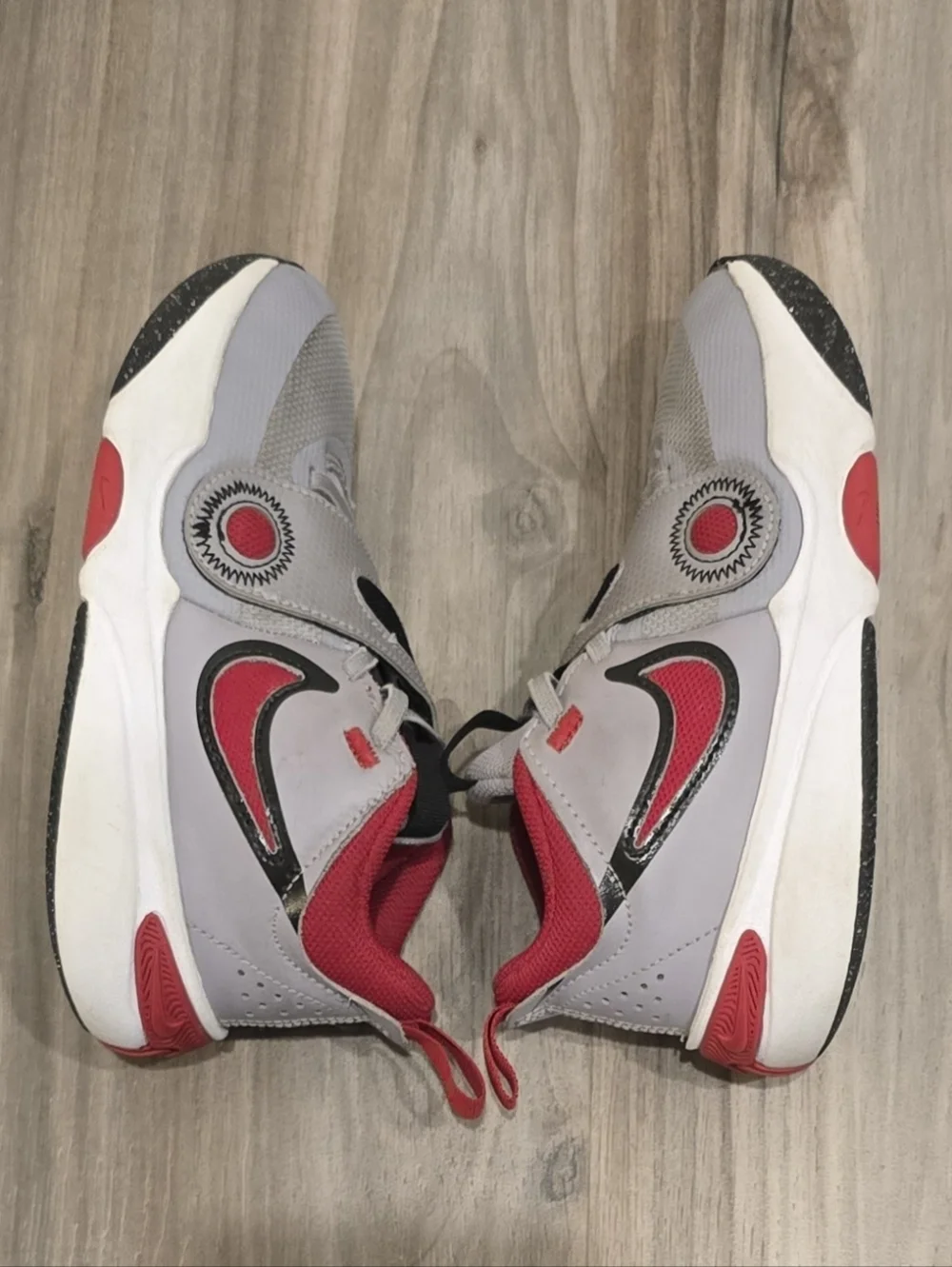 Nike Team Hustle D Basketball Shoes Kids Size 13.5 Red Gray Athletic Sneakers